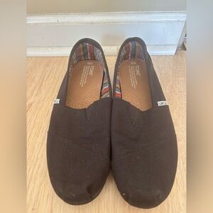 TOMS Men's Black Slip-On Loafers size 10